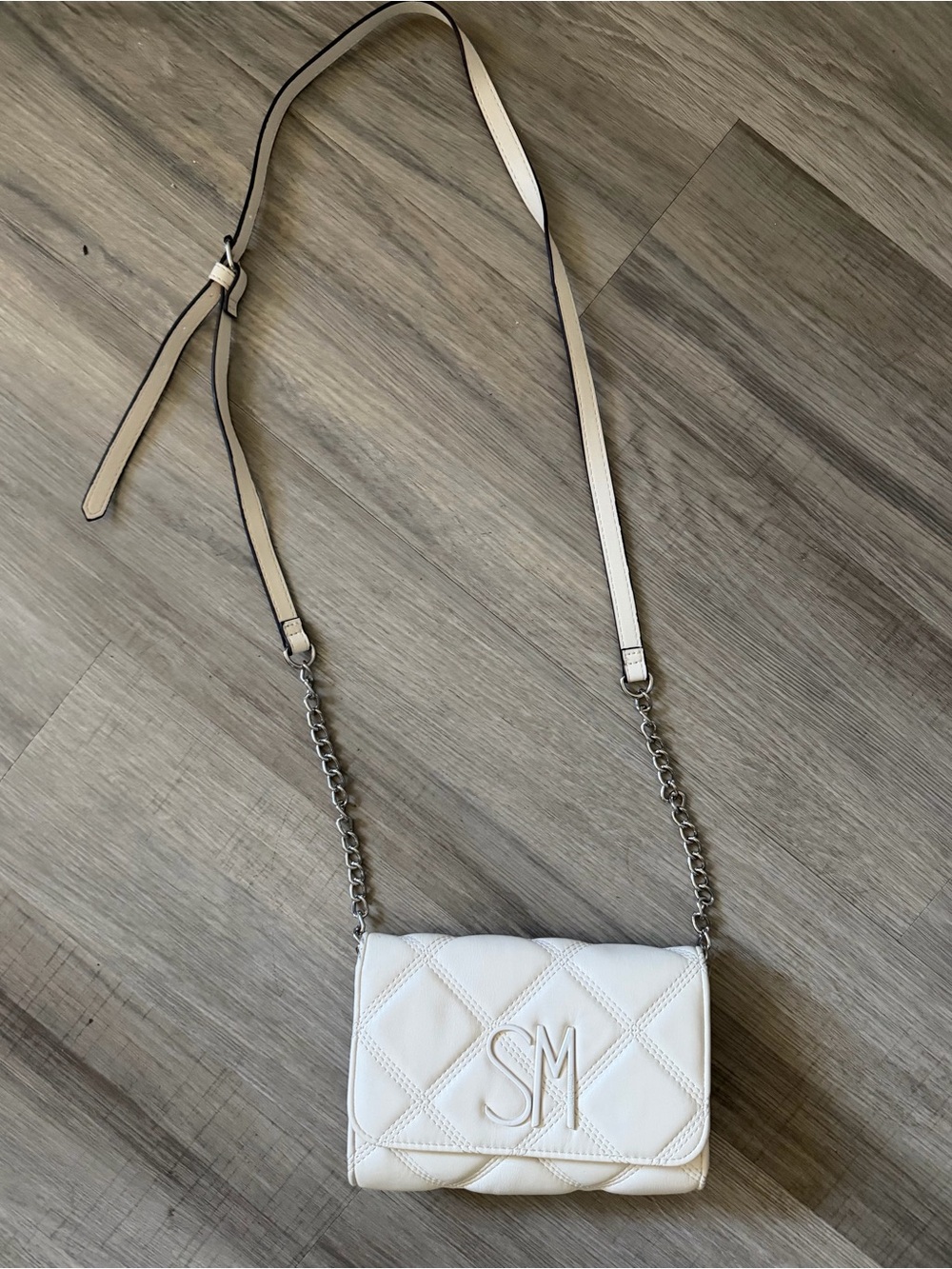SM Quilted White Crossbody Bag with Chain Strap